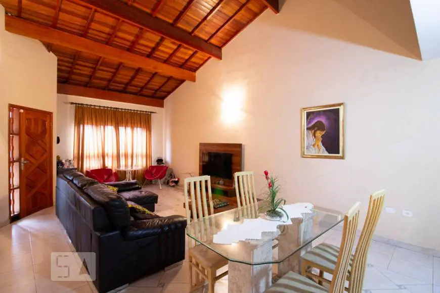 Foto 2 de Casa com 3 Quartos para alugar, 240m² em Vila Galvão, Guarulhos