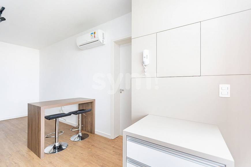 Foto 4 de Apartamento com 1 Quarto para alugar, 34m² em Centro Cívico, Curitiba