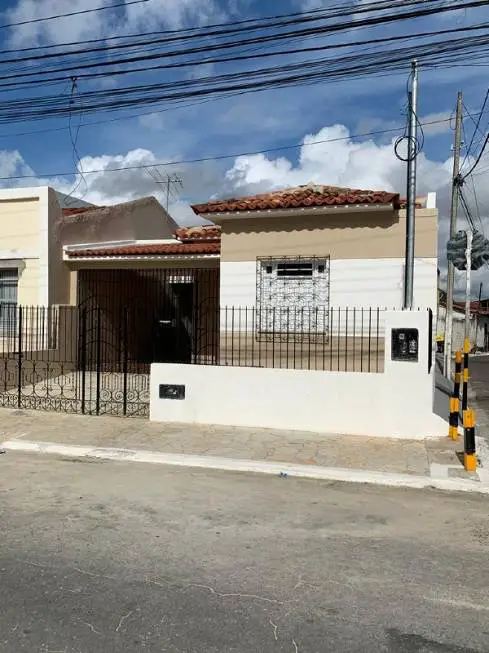 Foto 1 de Casa com 3 Quartos à venda, 210m² em Getúlio Vargas, Aracaju