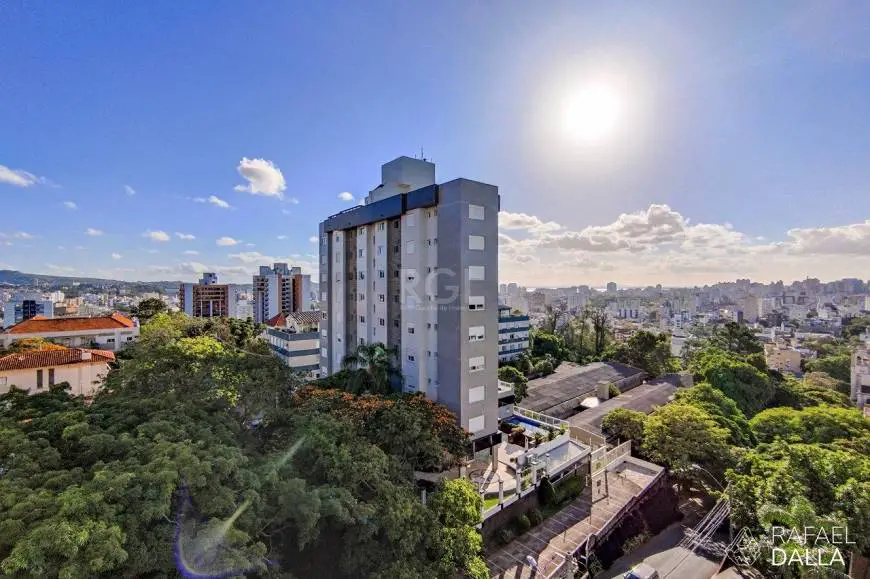 Foto 5 de Casa com 3 Quartos à venda, 148m² em Rio Branco, Porto Alegre