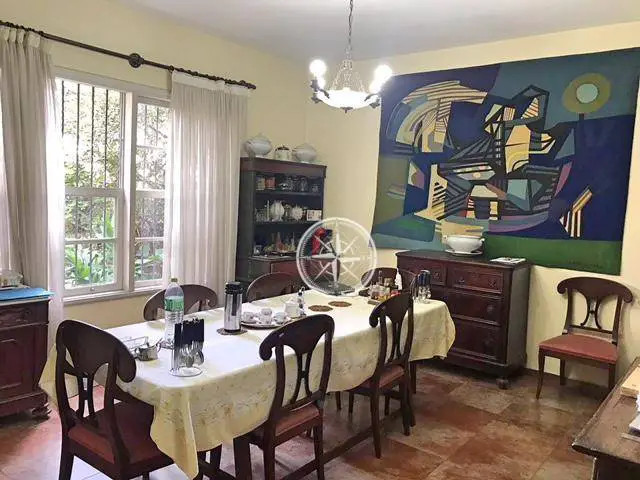 Foto 1 de Casa com 4 Quartos à venda, 330m² em Pacaembu, São Paulo