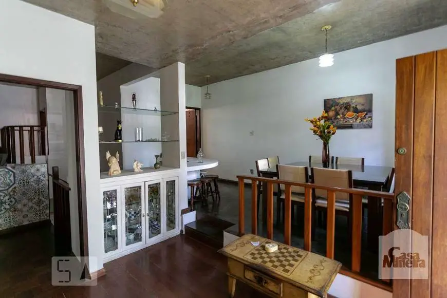 Foto 2 de Casa com 4 Quartos à venda, 227m² em São Lucas, Belo Horizonte