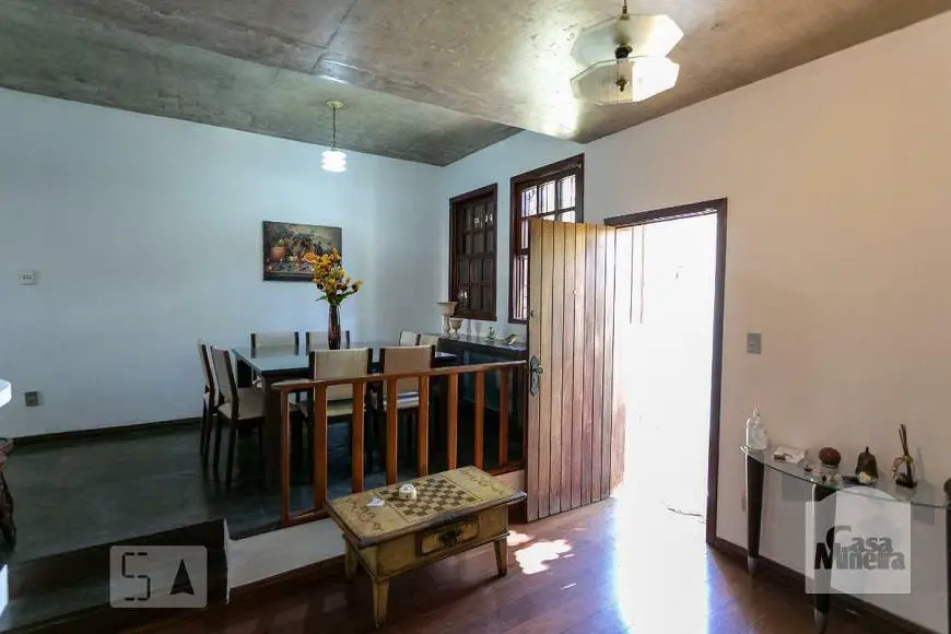 Foto 3 de Casa com 4 Quartos à venda, 227m² em São Lucas, Belo Horizonte