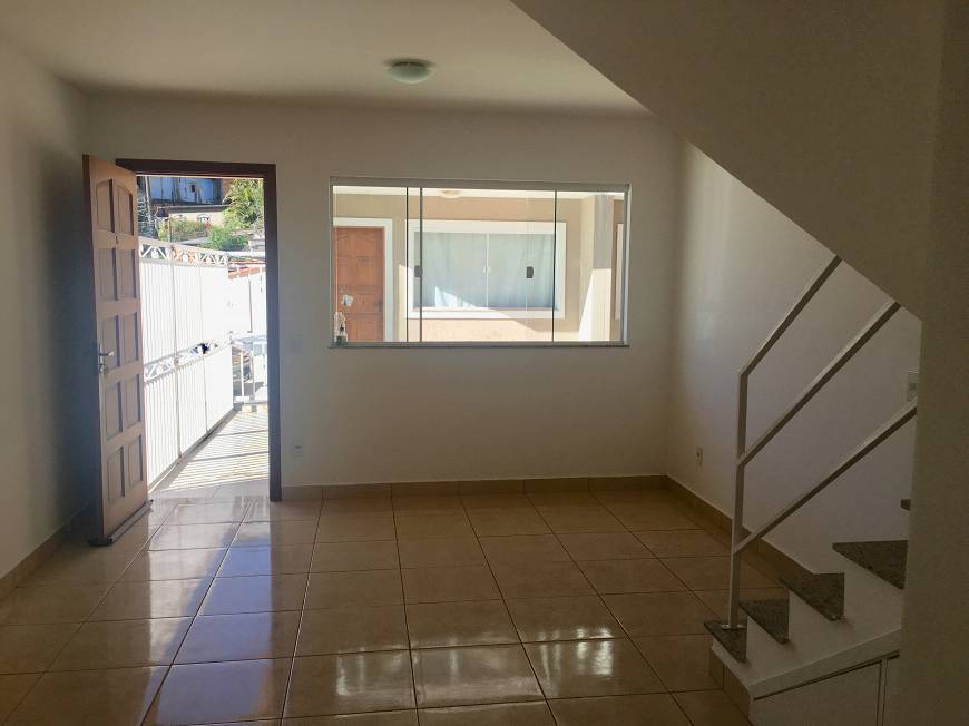 Foto 2 de Casa de Condomínio com 3 Quartos à venda, 90m² em Barroso, Teresópolis