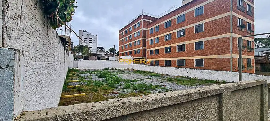 Foto 1 de Lote/Terreno à venda, 331m² em Ahú, Curitiba