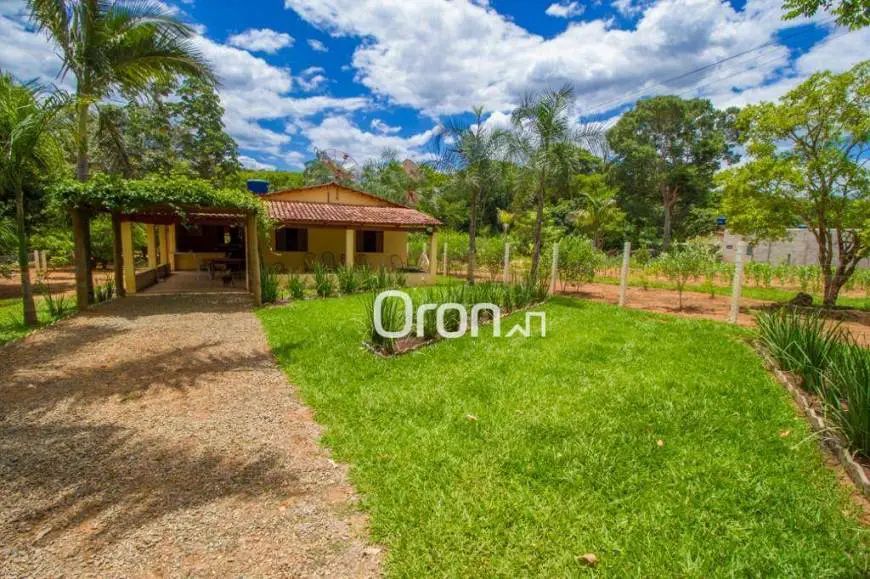 Foto 1 de Chácara com 2 Quartos à venda, 4000m² em Zona Rural, Caldazinha