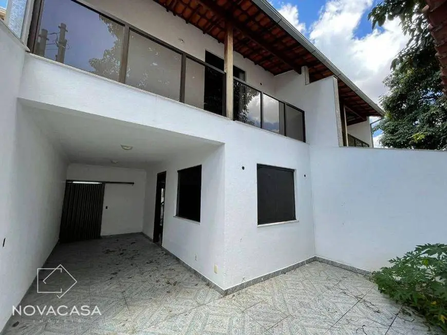 Foto 1 de Casa com 3 Quartos para alugar, 140m² em Santa Mônica, Belo Horizonte