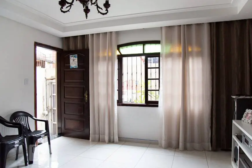 Foto 1 de Casa com 4 Quartos para alugar, 224m² em Vila Yolanda, Osasco