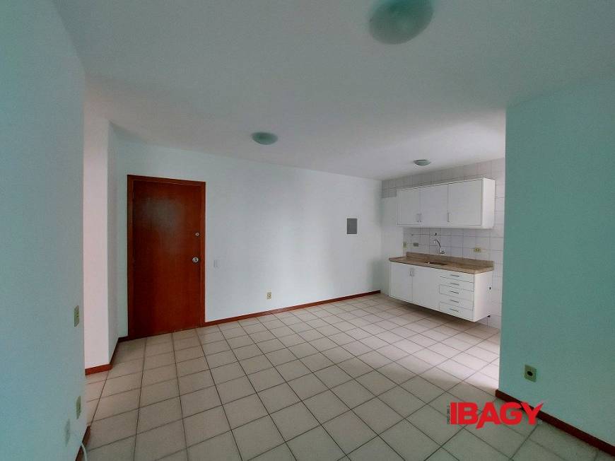 Foto 4 de Apartamento com 1 Quarto para alugar, 41m² em Centro, Florianópolis