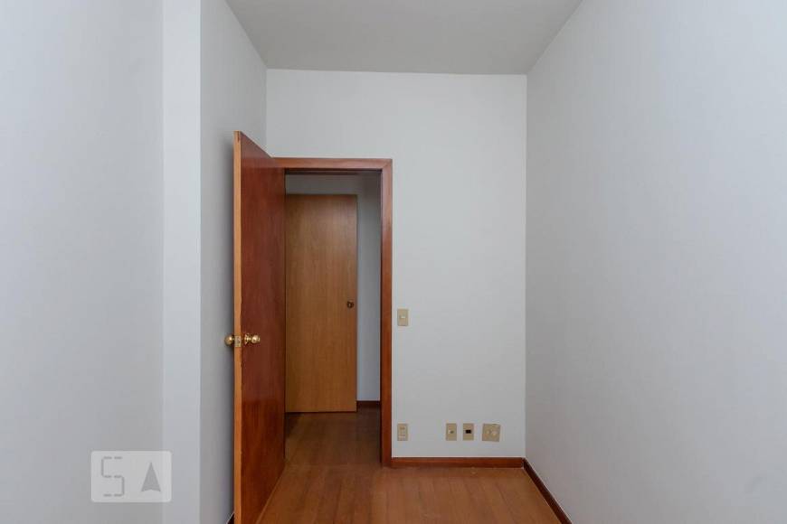 Foto 4 de Apartamento com 3 Quartos para alugar, 80m² em Belvedere, Belo Horizonte