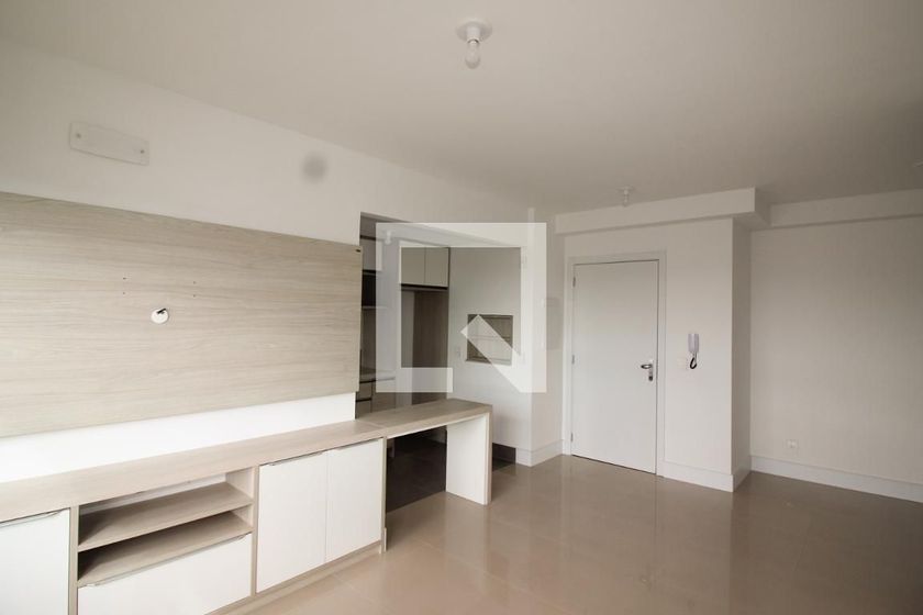 Foto 3 de Apartamento com 3 Quartos para alugar, 77m² em Navegantes, Porto Alegre
