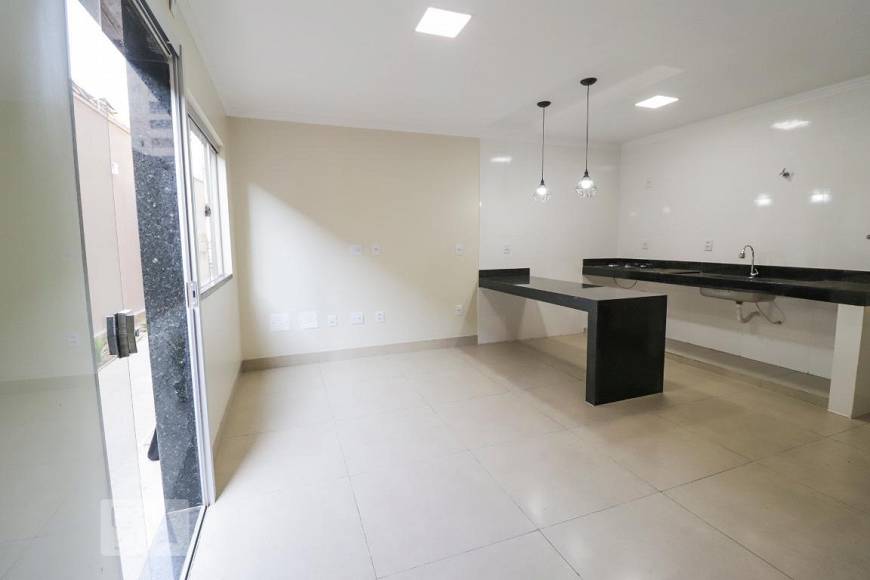 Foto 1 de Casa com 3 Quartos para alugar, 90m² em Setor Leste Vila Nova, Goiânia