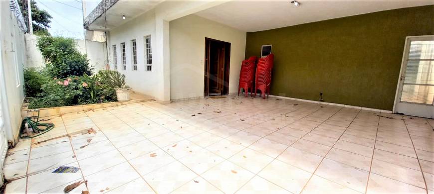 Foto 2 de Sobrado com 4 Quartos à venda, 200m² em Bassan, Marília