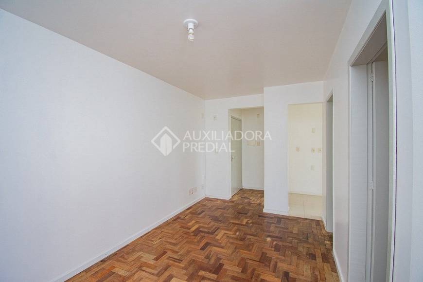 Foto 4 de Apartamento com 1 Quarto para alugar, 42m² em Jardim Lindóia, Porto Alegre