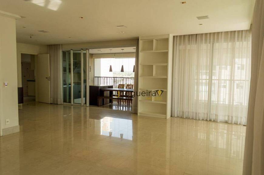 Foto 1 de Apartamento com 3 Quartos para alugar, 234m² em Campo Belo, São Paulo
