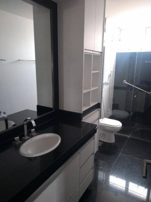 Foto 1 de Apartamento com 3 Quartos para alugar, 247m² em Centro, Uberaba