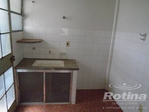 Foto 2 de Apartamento com 3 Quartos para alugar, 60m² em Centro, Uberlândia
