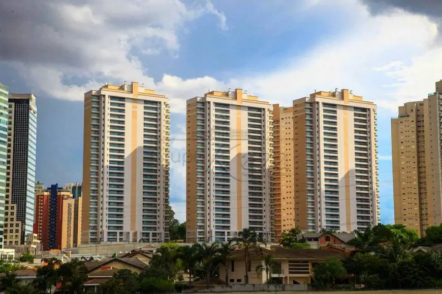 Foto 1 de Apartamento com 4 Quartos à venda, 247m² em Jardim das Colinas, São José dos Campos