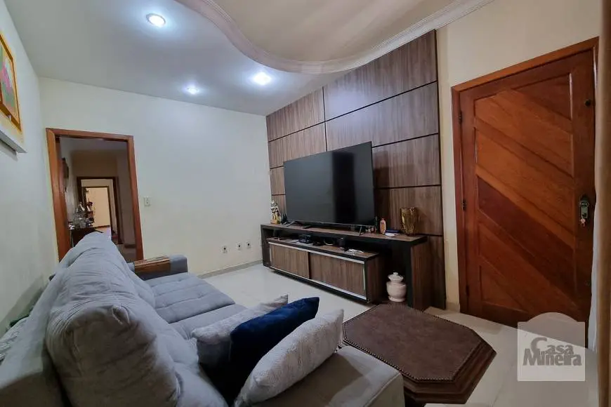 Foto 2 de Casa com 4 Quartos à venda, 202m² em Castelo, Belo Horizonte
