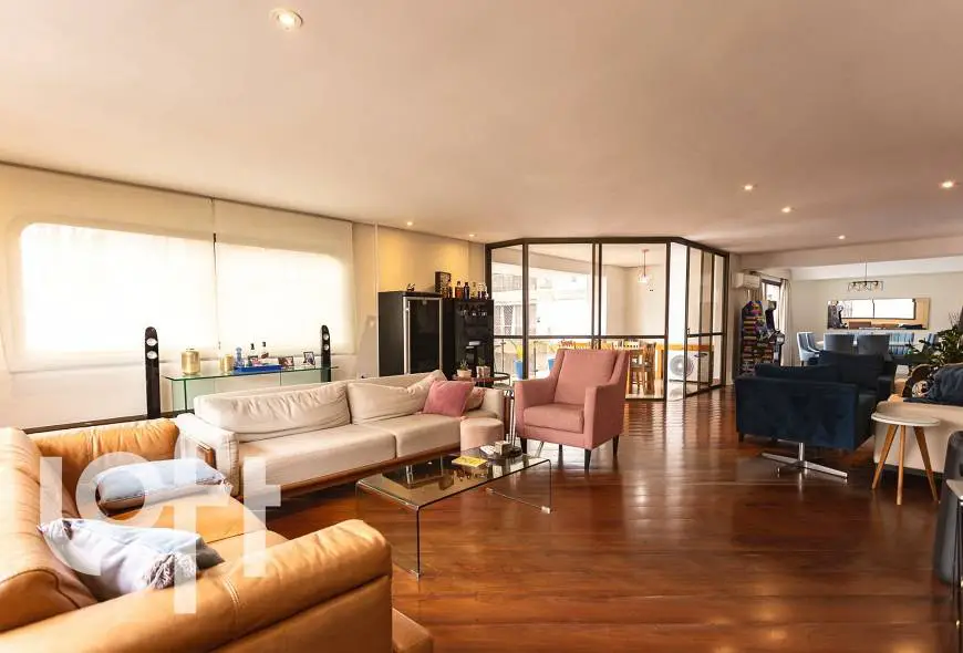Foto 1 de Apartamento com 4 Quartos à venda, 250m² em Jardim Europa, São Paulo