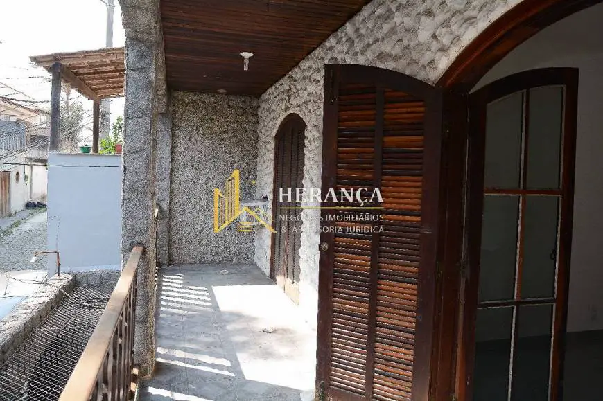 Foto 2 de Casa com 3 Quartos para alugar, 155m² em  Vila Valqueire, Rio de Janeiro