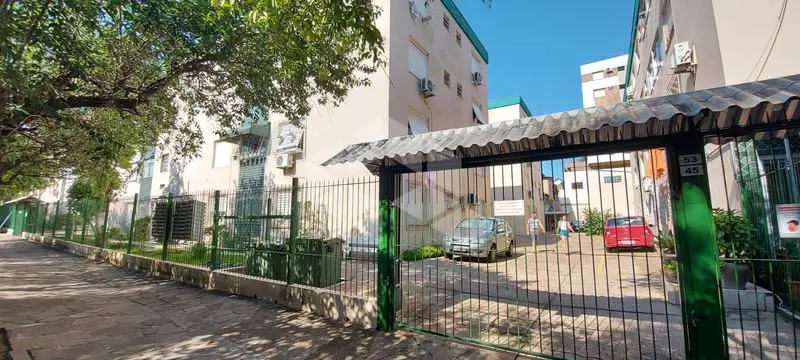 Foto 2 de Kitnet com 1 Quarto para alugar, 35m² em Passo da Areia, Porto Alegre