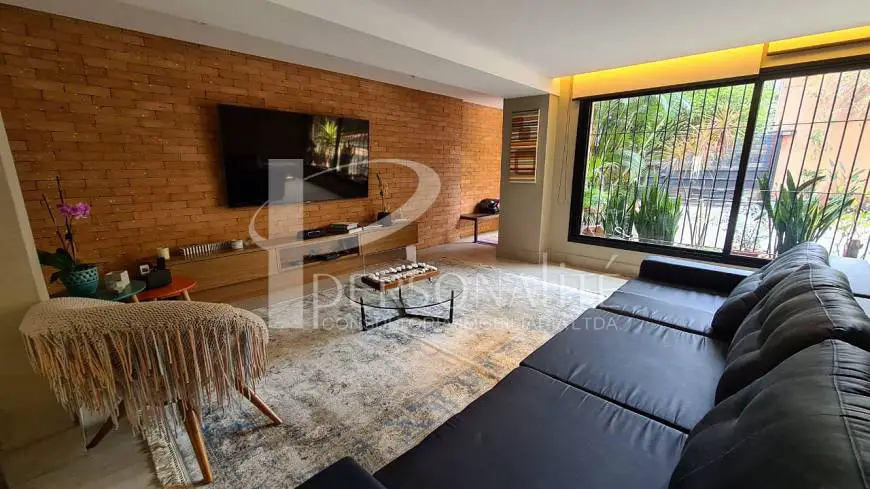 Foto 1 de Sobrado com 3 Quartos à venda, 200m² em Vila Olímpia, São Paulo