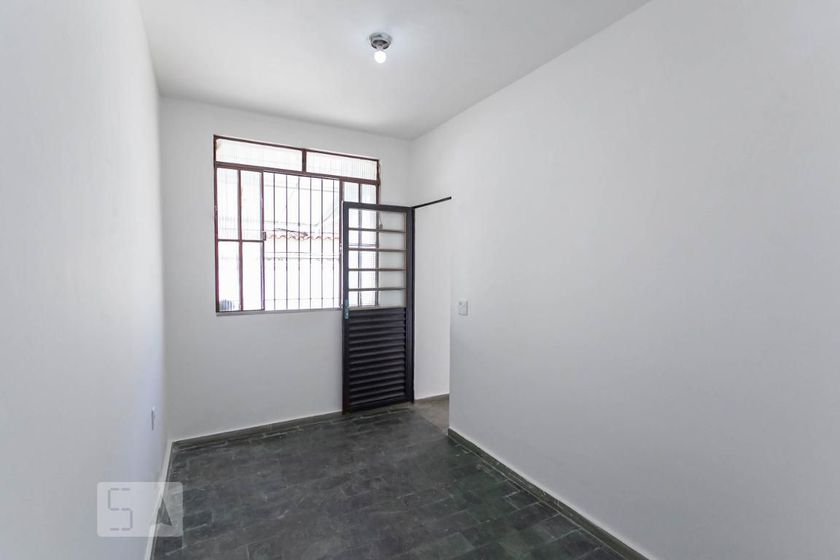 Foto 4 de Casa com 2 Quartos para alugar, 120m² em Cachoeirinha, Belo Horizonte