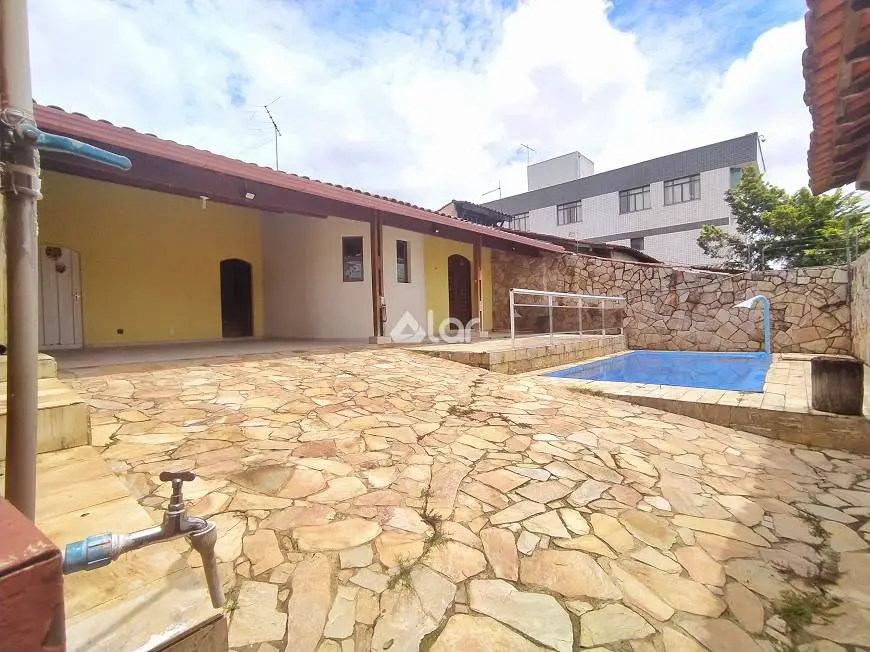Foto 1 de Casa com 3 Quartos para alugar, 200m² em Santa Amélia, Belo Horizonte