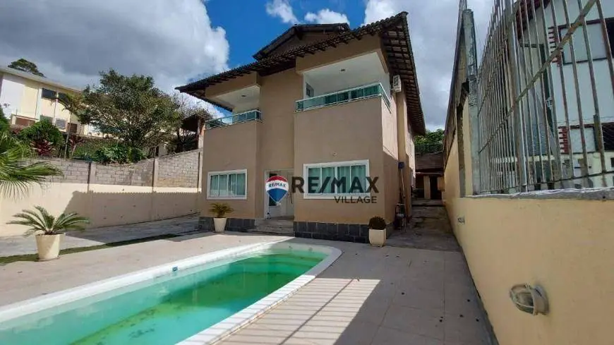 Foto 1 de Casa com 4 Quartos para alugar, 400m² em Golfe, Teresópolis