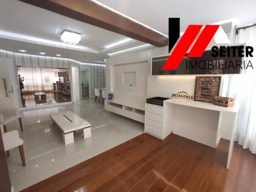 Foto 1 de Apartamento com 4 Quartos para alugar, 138m² em Centro, Florianópolis