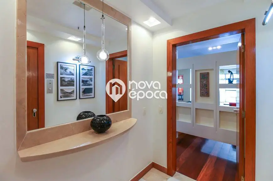 Foto 2 de Apartamento com 4 Quartos à venda, 256m² em Leme, Rio de Janeiro