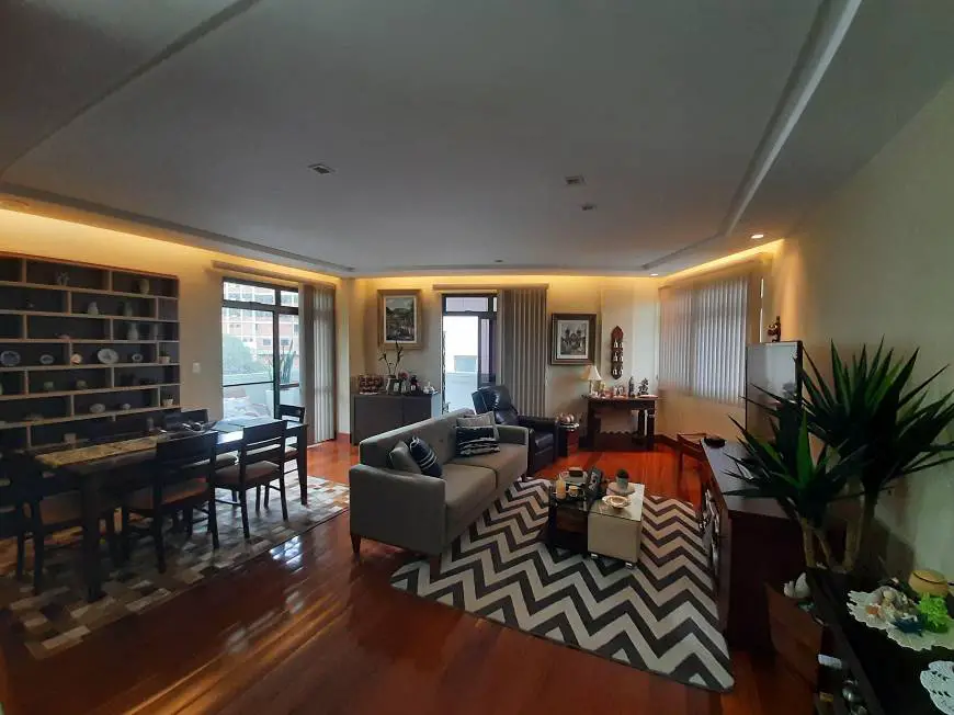 Foto 1 de Apartamento com 4 Quartos à venda, 180m² em Santa Helena, Juiz de Fora