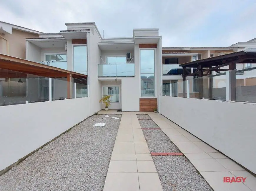 Foto 1 de Casa com 2 Quartos para alugar, 72m² em Potecas, São José