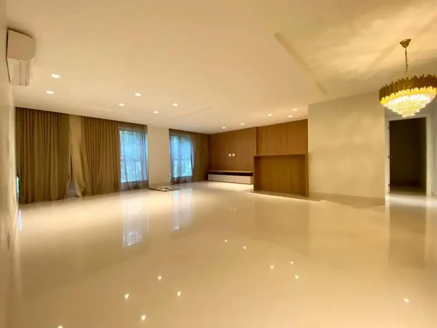 Foto 1 de Apartamento com 3 Quartos para alugar, 240m² em Asa Norte, Brasília