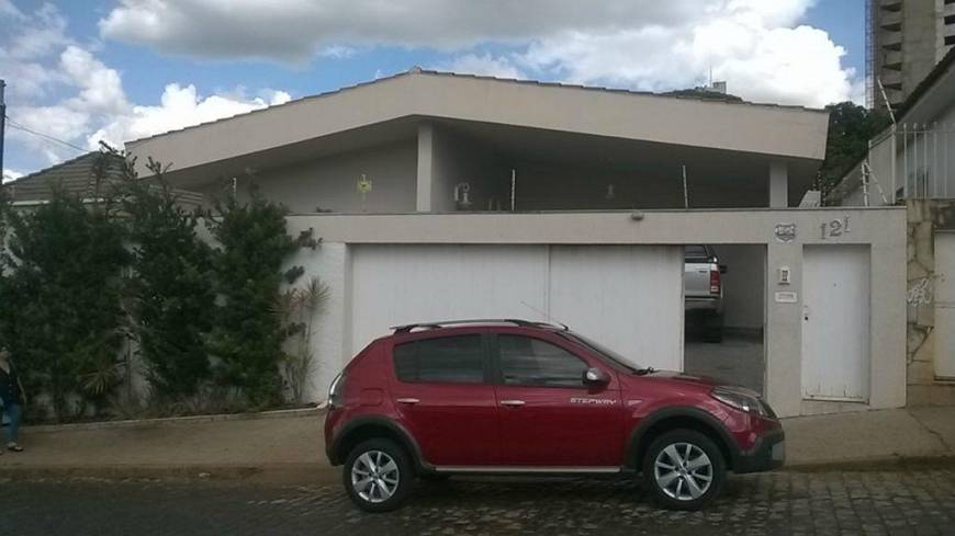 Foto 1 de Casa com 3 Quartos à venda, 400m² em Mercês, Uberaba