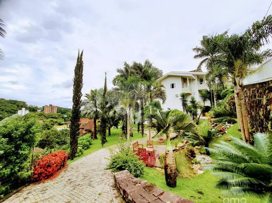 Foto 1 de Casa com 4 Quartos para alugar, 316m² em Jardim Maluche, Brusque