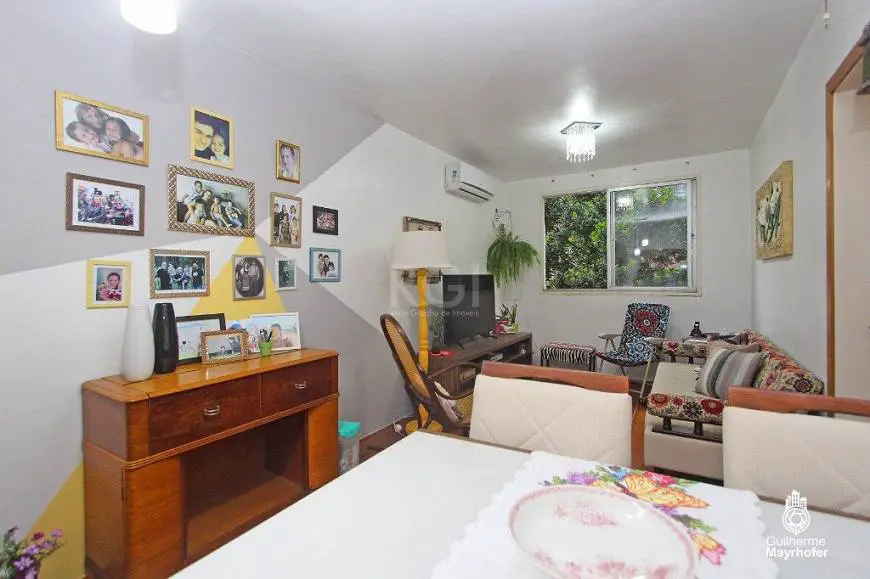 Foto 2 de Apartamento com 2 Quartos à venda, 64m² em Medianeira, Porto Alegre