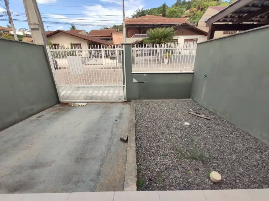 Foto 2 de Casa com 2 Quartos para alugar, 80m² em Itaum, Joinville