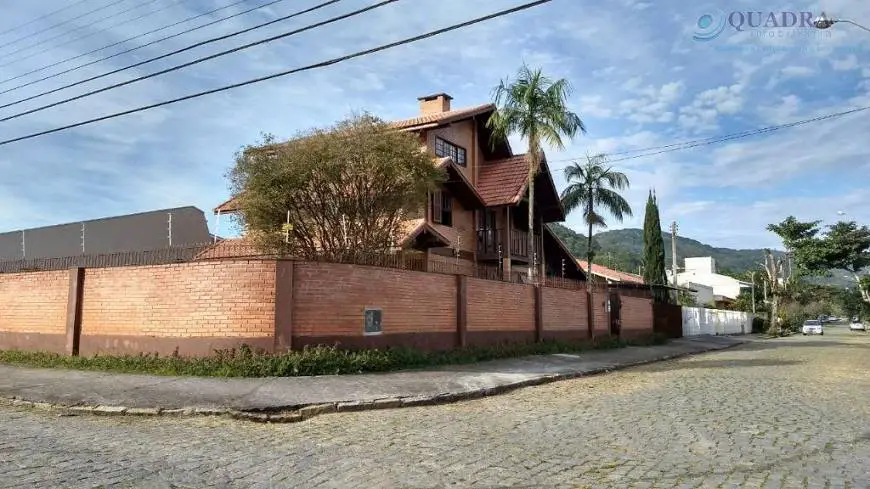 Foto 1 de Casa com 5 Quartos à venda, 243m² em Parque São Jorge, Florianópolis