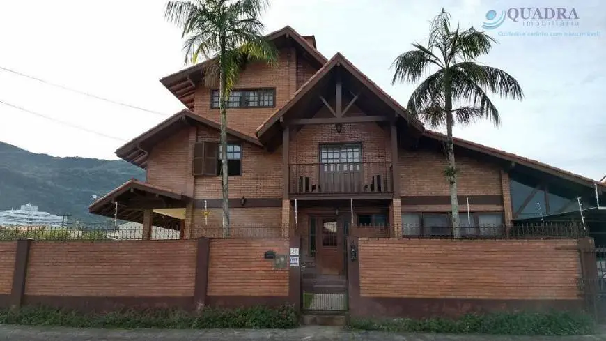 Foto 2 de Casa com 5 Quartos à venda, 243m² em Parque São Jorge, Florianópolis
