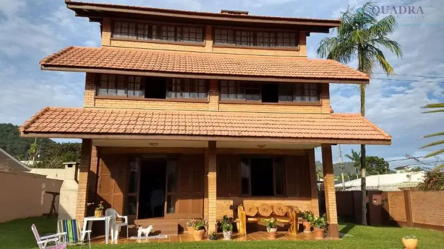 Foto 3 de Casa com 5 Quartos à venda, 243m² em Parque São Jorge, Florianópolis