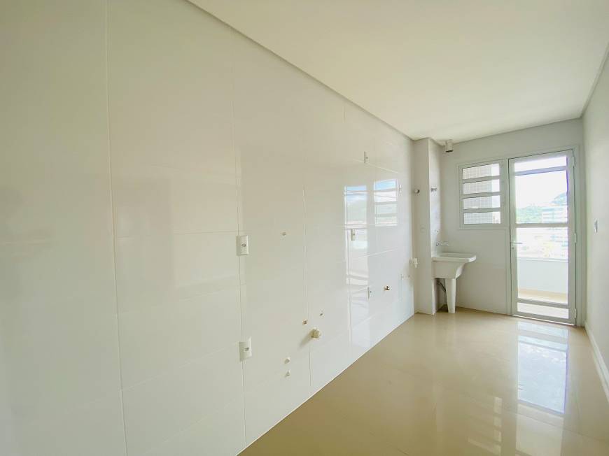Foto 2 de Apartamento com 2 Quartos à venda, 80m² em Kobrasol, São José