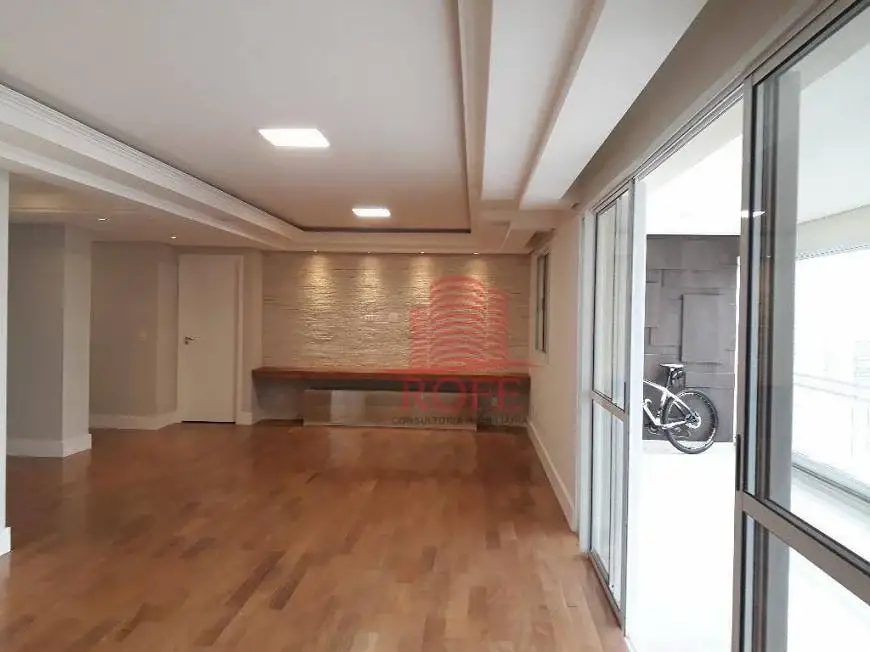 Foto 2 de Apartamento com 3 Quartos para alugar, 154m² em Granja Julieta, São Paulo