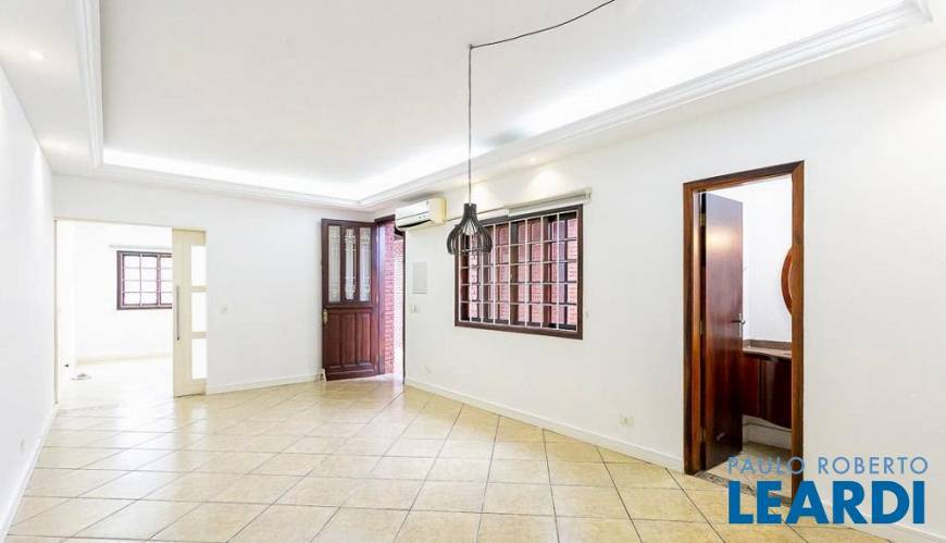 Foto 1 de Casa com 3 Quartos para alugar, 130m² em Vila Madalena, São Paulo