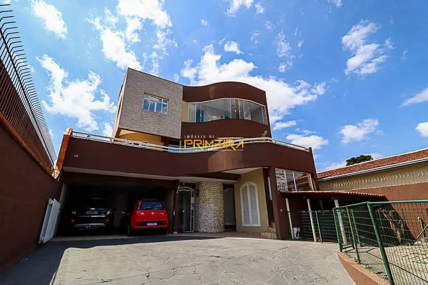 Foto 1 de Sobrado com 2 Quartos à venda, 320m² em Parolin, Curitiba