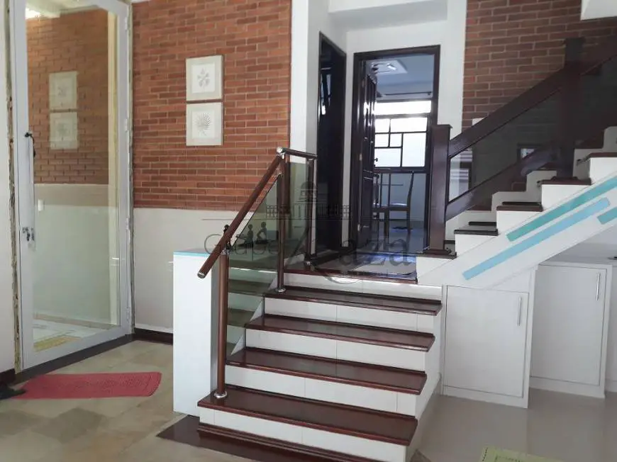 Foto 3 de Casa de Condomínio com 4 Quartos à venda, 372m² em Parque Residencial Aquarius, São José dos Campos