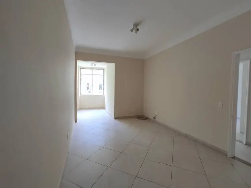 Foto 1 de Apartamento com 3 Quartos para alugar, 90m² em Leme, Rio de Janeiro