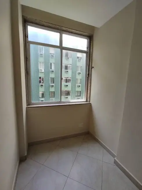 Foto 2 de Apartamento com 3 Quartos para alugar, 90m² em Leme, Rio de Janeiro