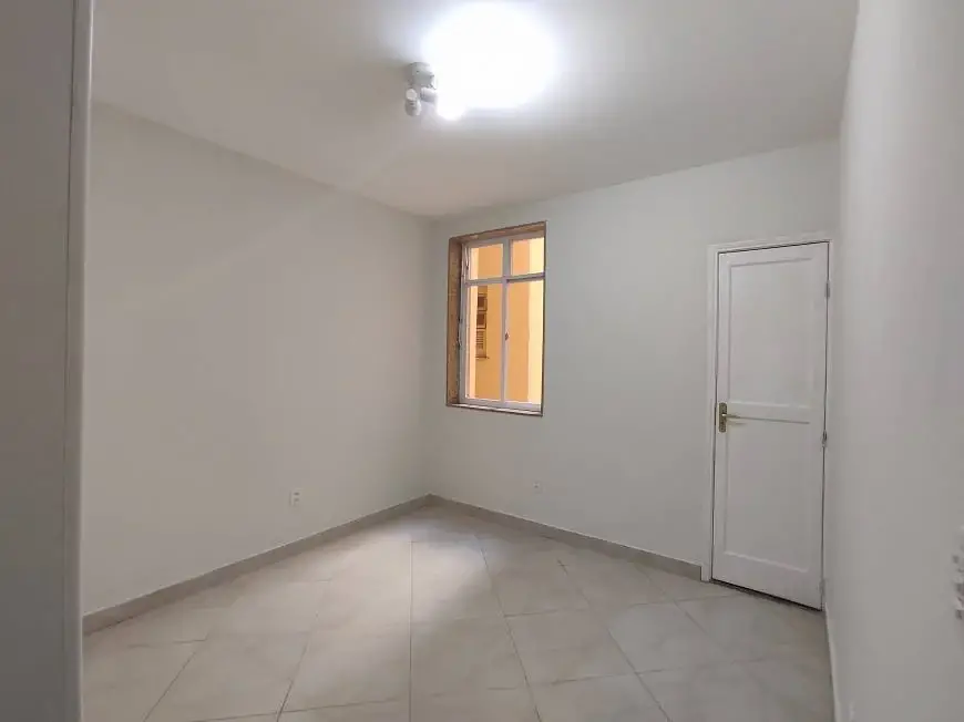 Foto 5 de Apartamento com 3 Quartos para alugar, 90m² em Leme, Rio de Janeiro